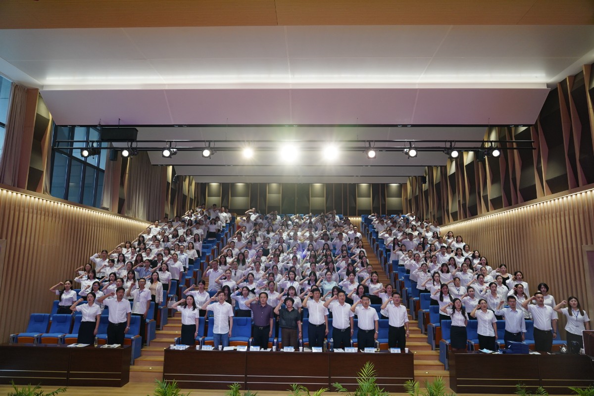 乐竞体育（中国）官方网站面向全国诚聘优秀教师