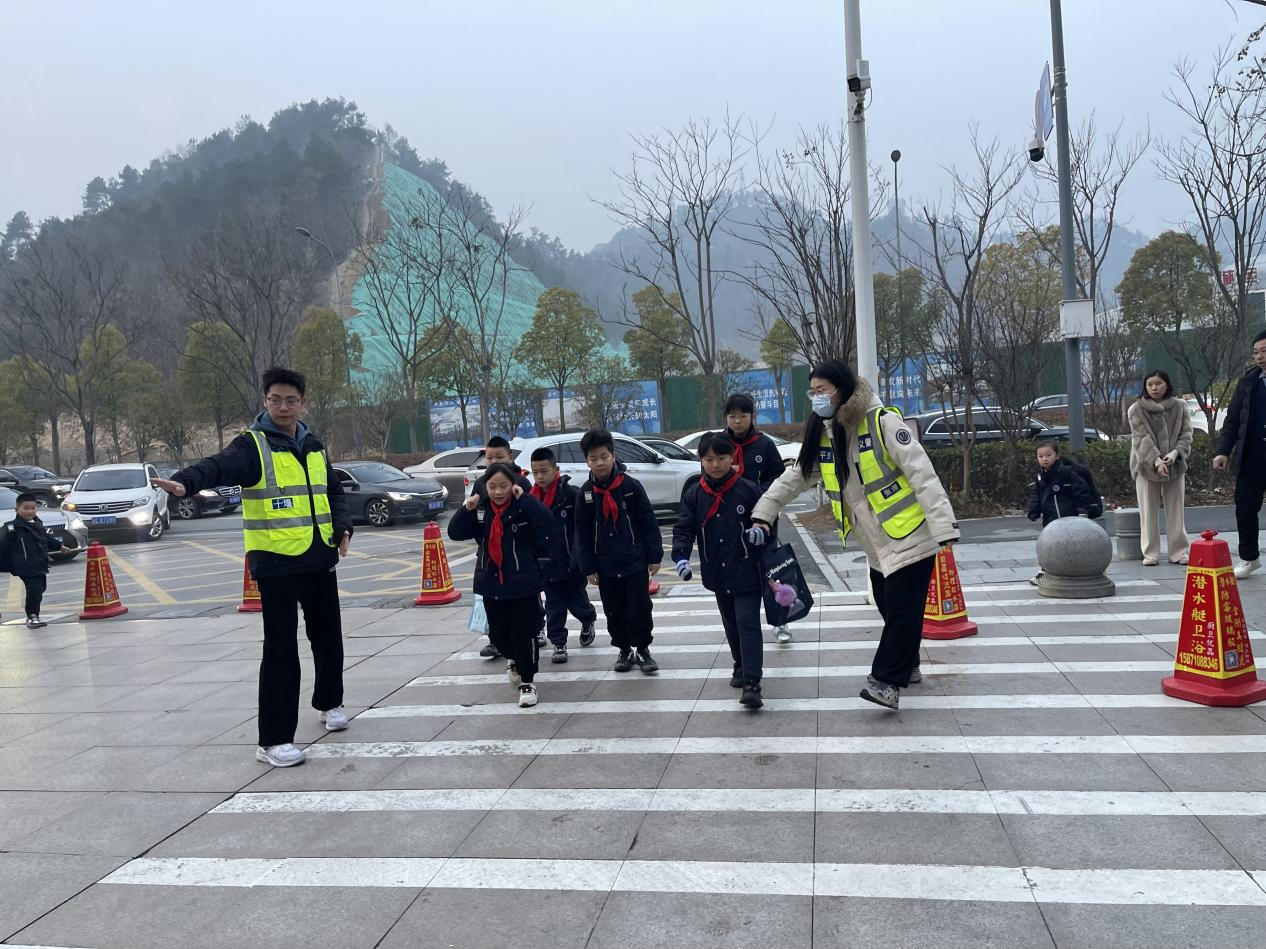 开学安全新启程 平安守护传温情 | 汉江实验学校安全主题系列活动纪实