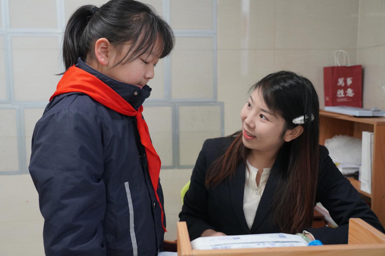 【教师专访】探索教育之路 点亮智慧之光 | 月度教研教改明星教师 胡鑫鑫