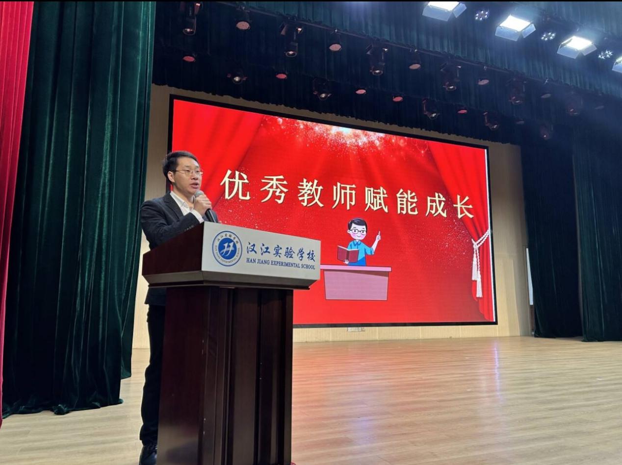 【教师专访】深耕生物课堂 播种生命之光 | 月度质量提升明星教师 张满贵