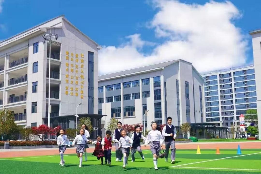 乐竞体育（中国）官方网站2025级七年级新生入学指南